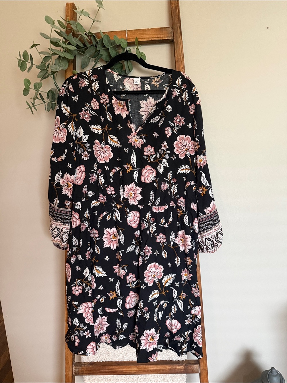 Old Navy Black Long-Sleeve Floral Midi Dress - Pink & White Flowers